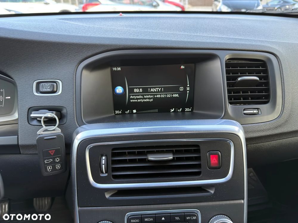 Volvo V60 D4 Momentum - 27
