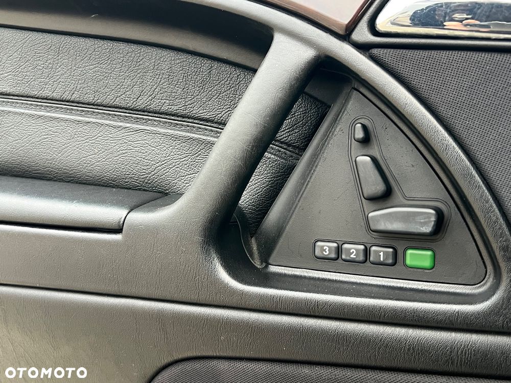Mercedes-Benz SL 280 - 21