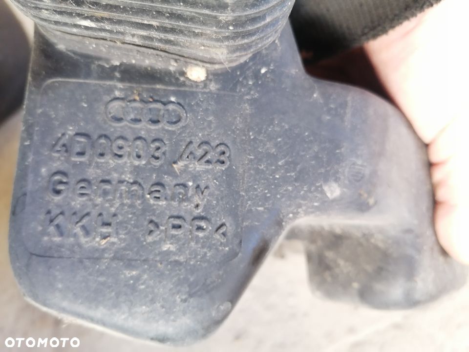 Przewód Rura Powietrza Chłodzenia Alternatora Audi A8 D2 2.8b 4D0 - 7
