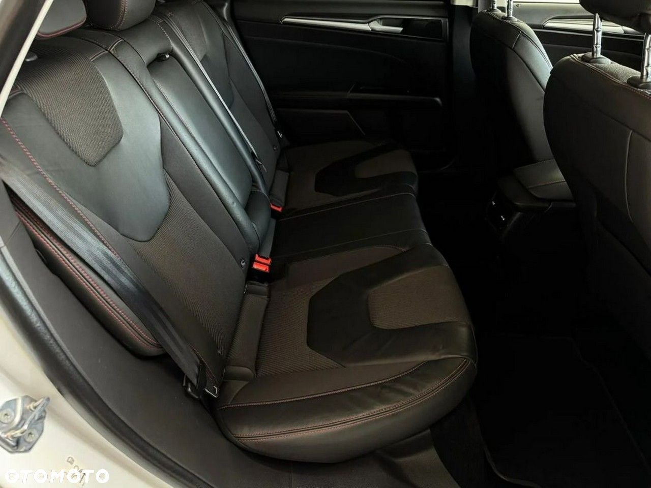 Ford Mondeo 2.0 EcoBlue ST-Line - 36