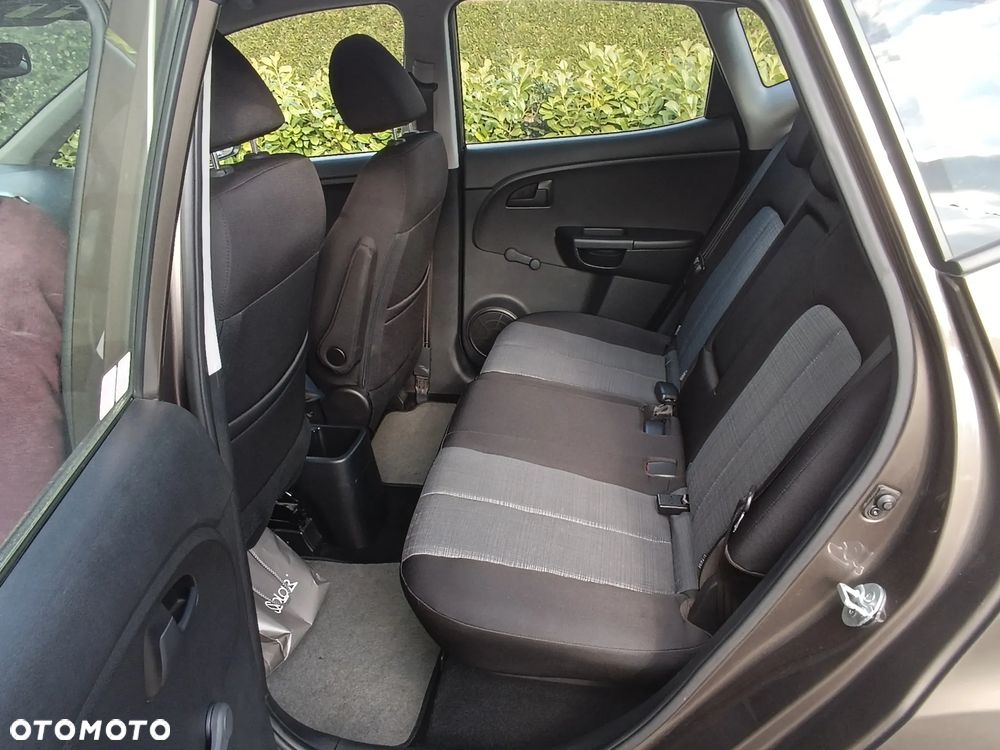 Kia Venga 1.6 M - 18