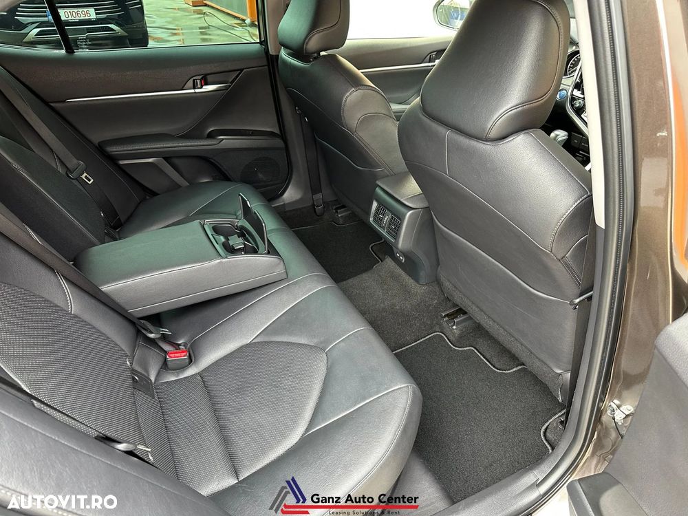 Toyota Camry Executive - 18