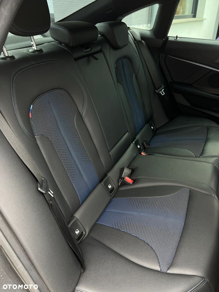 BMW Seria 2 220i M Sport - 10