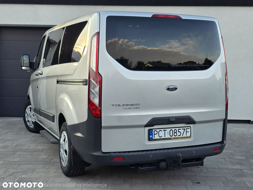 Ford Tourneo Custom - 36