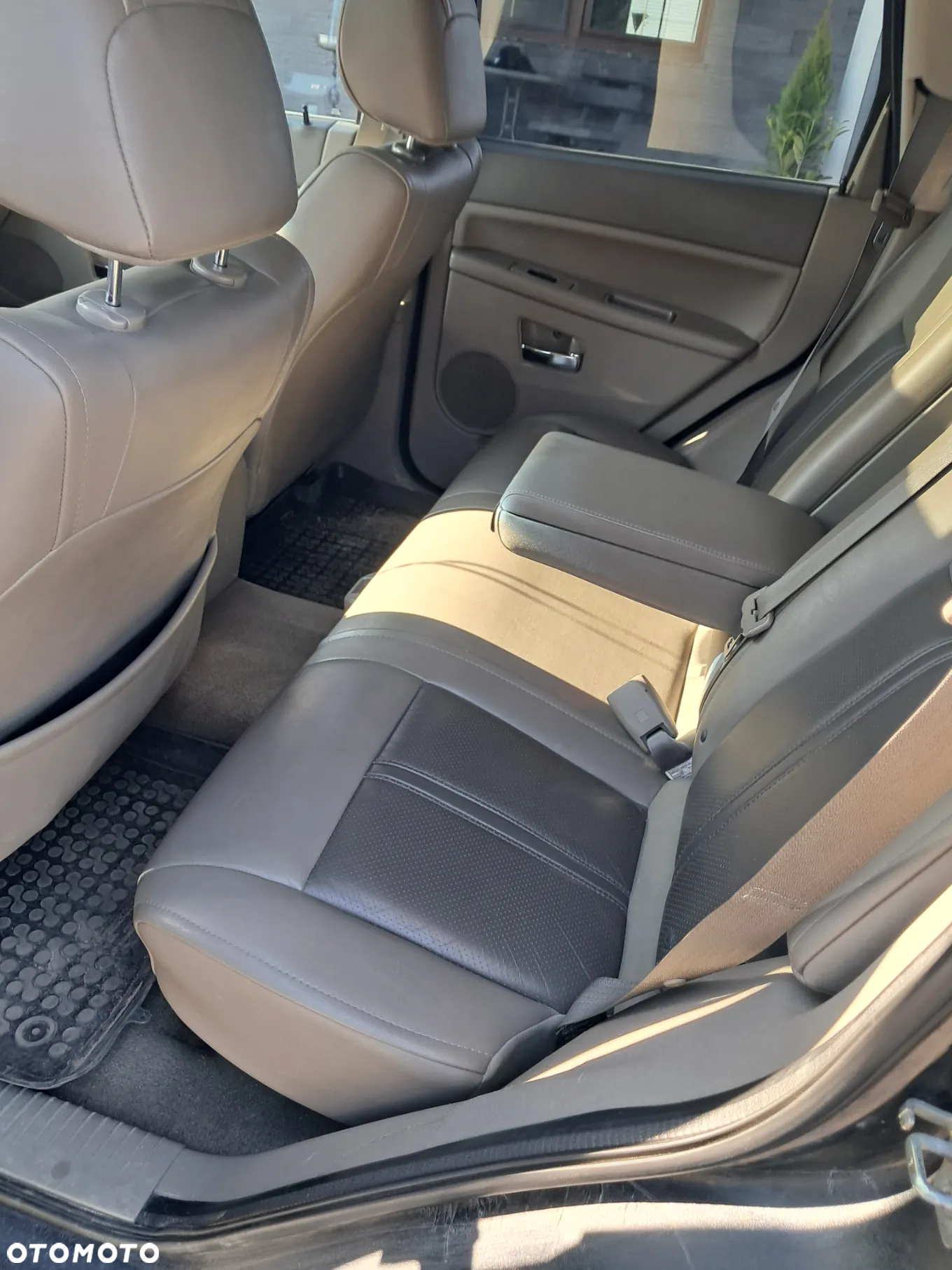 Jeep Grand Cherokee - 14