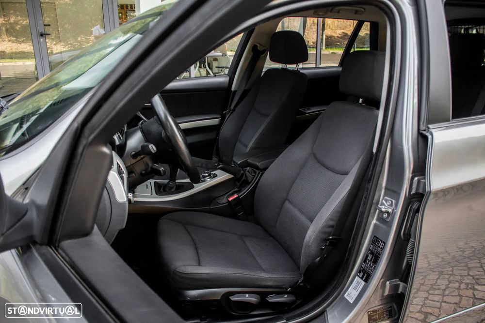 BMW 318 d DPF Touring - 23