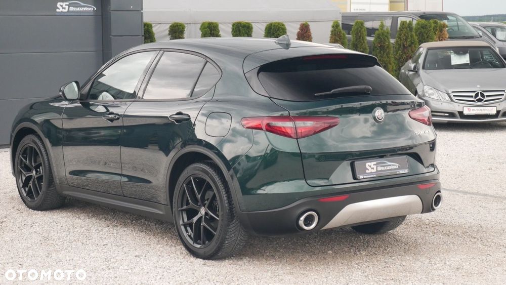 Alfa Romeo Stelvio - 8