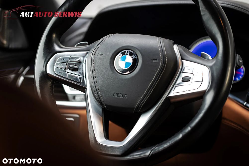 BMW Seria 7 750Li xDrive - 21