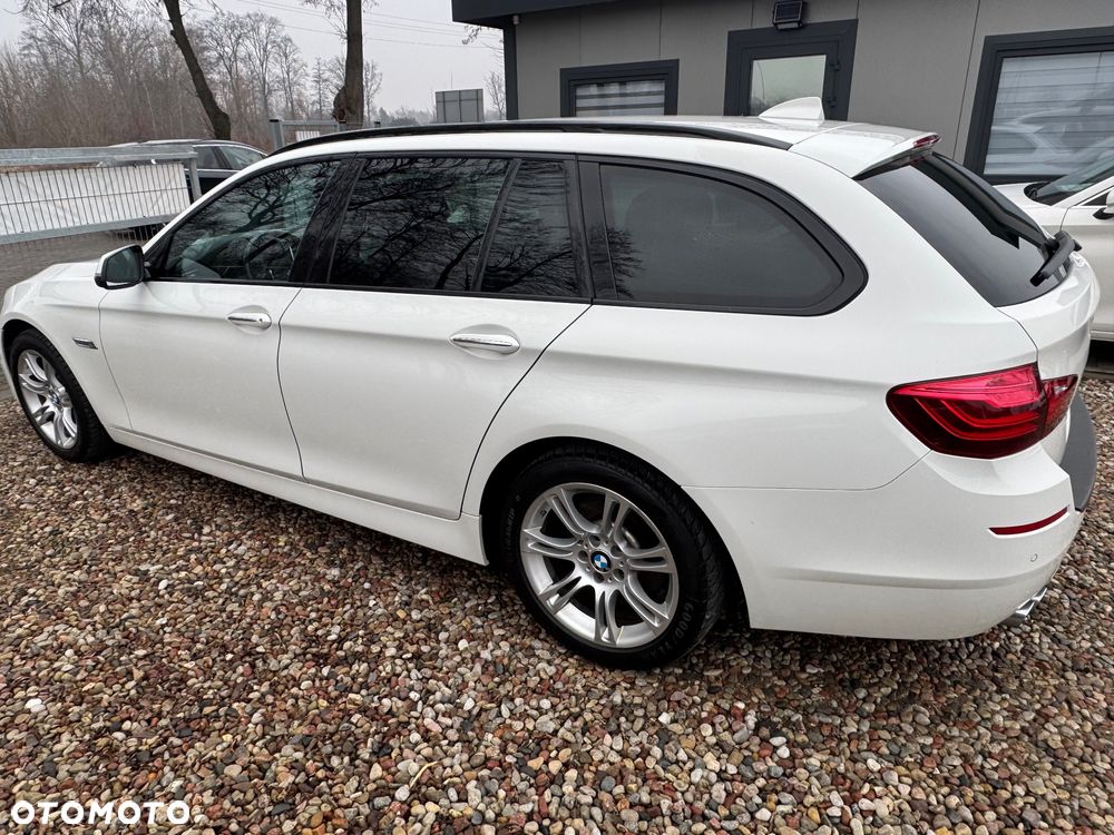 BMW Seria 5 525d xDrive - 13