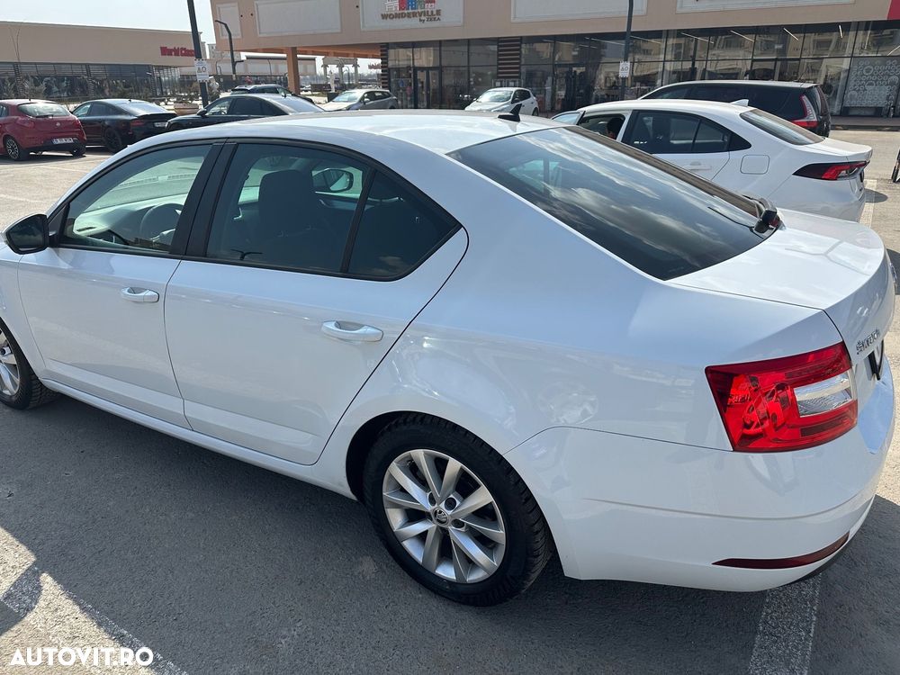 Skoda Octavia 1.6 TDI DSG Ambition - 5