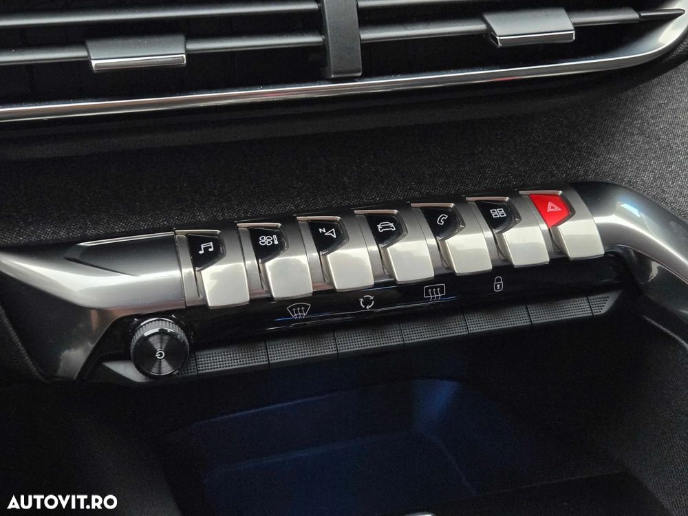 Peugeot 3008 1.2 PureTech Turbo S&S EAT6 Allure - 11