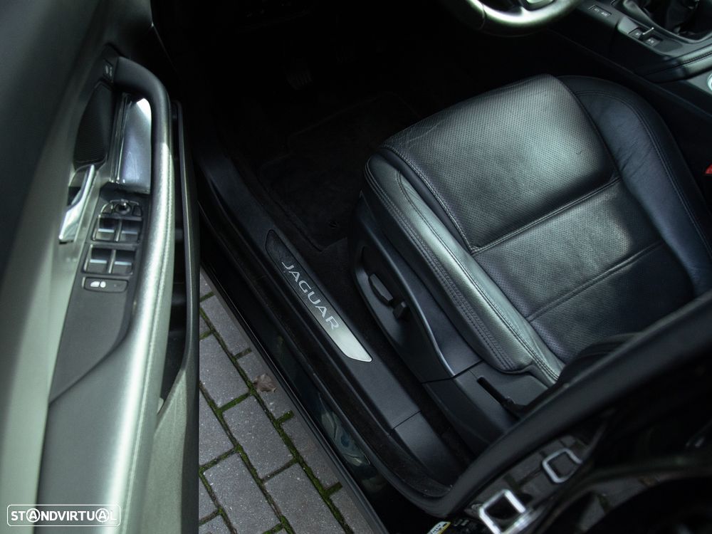Jaguar E-Pace 2.0 i4D S - 22