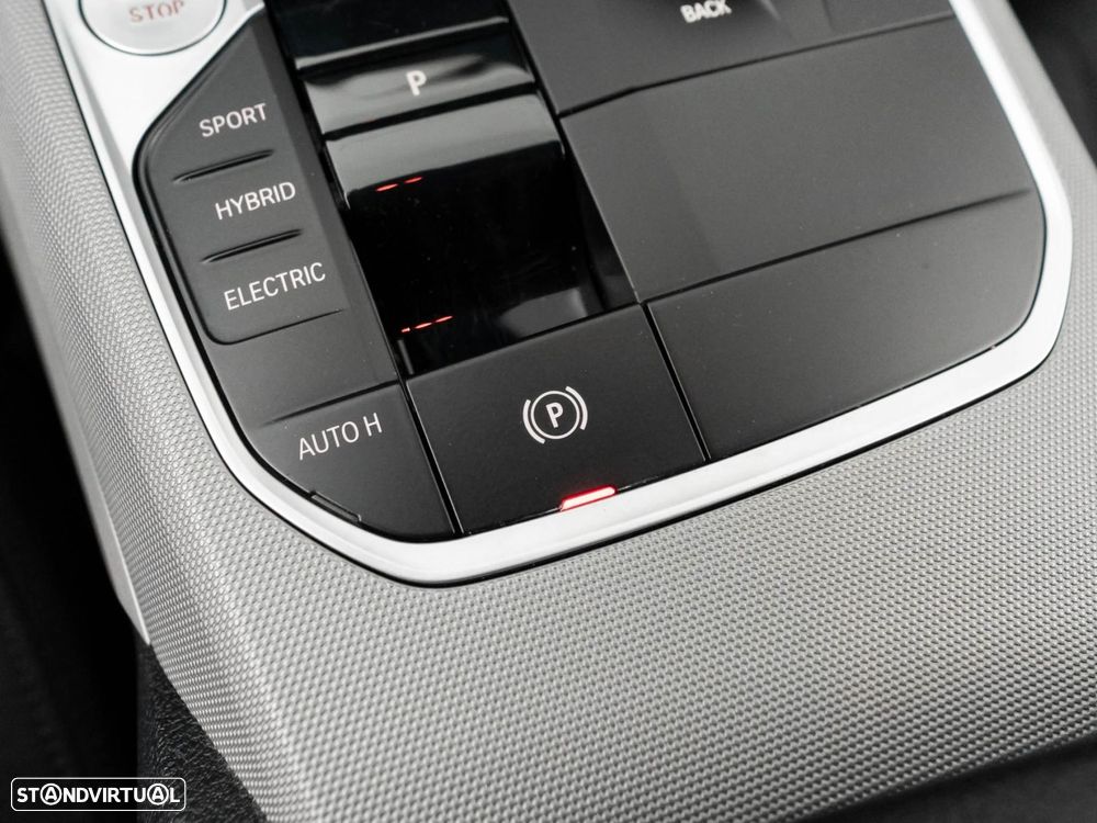 BMW 320 e Touring Auto - 25