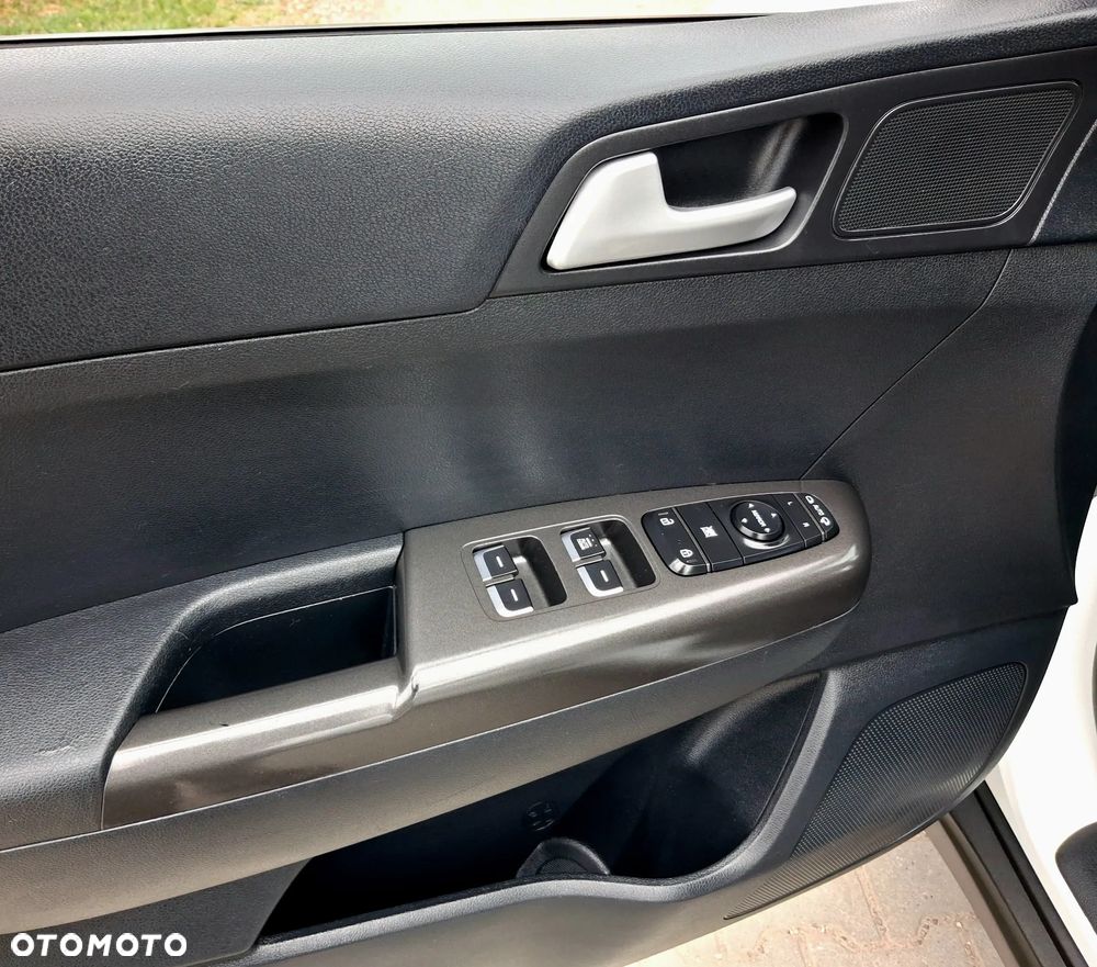 Kia Sportage 1.7 CRDI 2WD Dream-Team Edition - 28