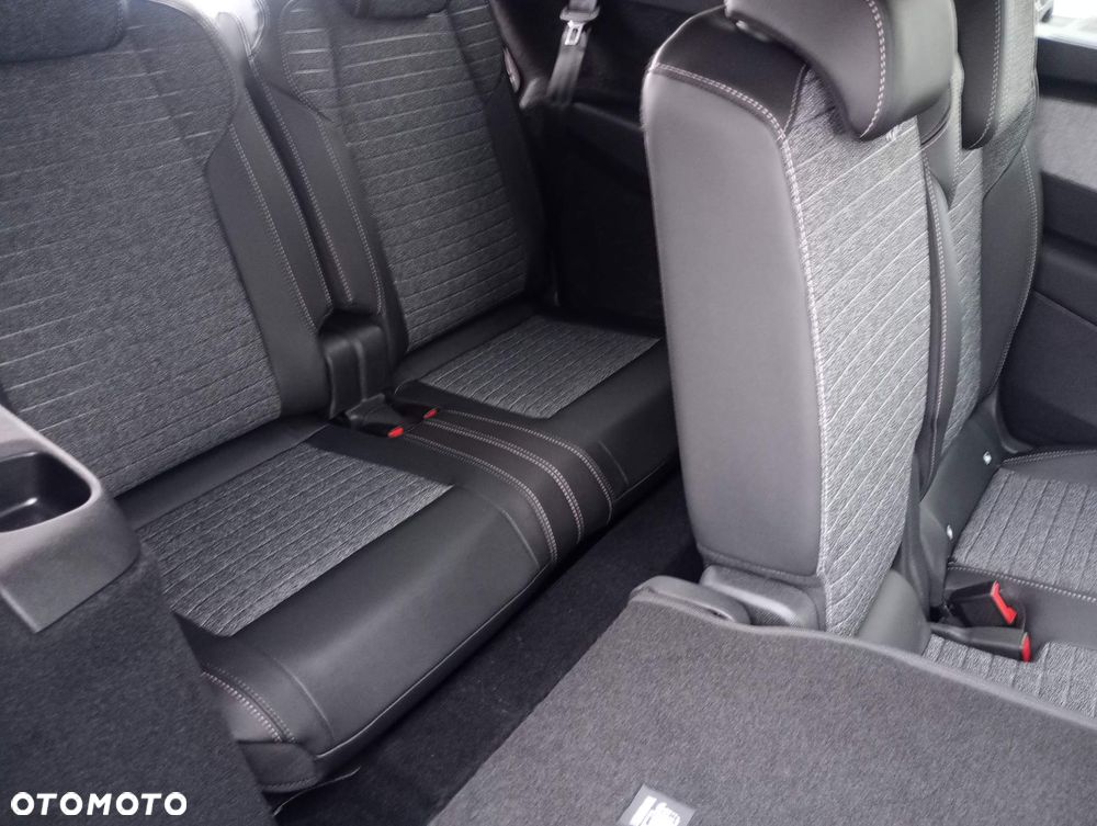 Peugeot 5008 1.6 PHEV 195 Allure S&S e-DCS7 - 22