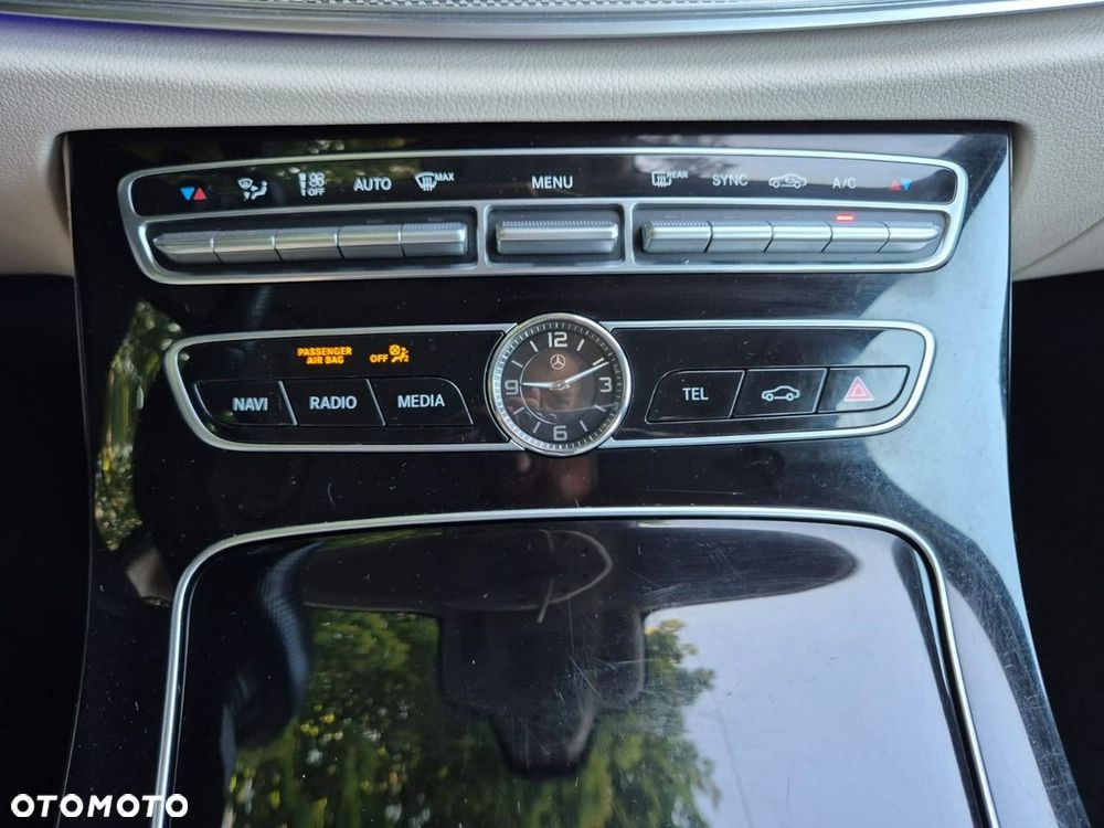 Mercedes-Benz Klasa E 220 d Business Edition 9G-TRONIC - 35
