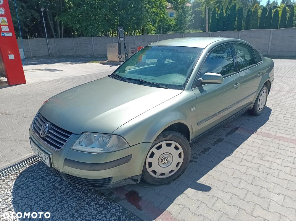 Volkswagen Passat - 1