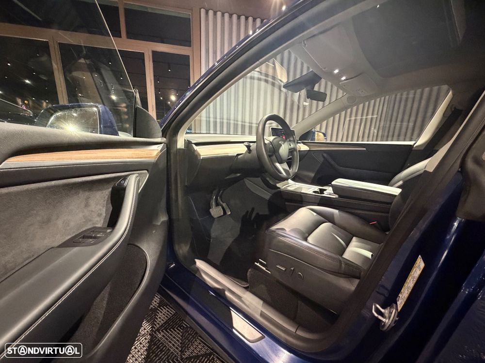 Tesla Model Y Long-Range RWD - 12