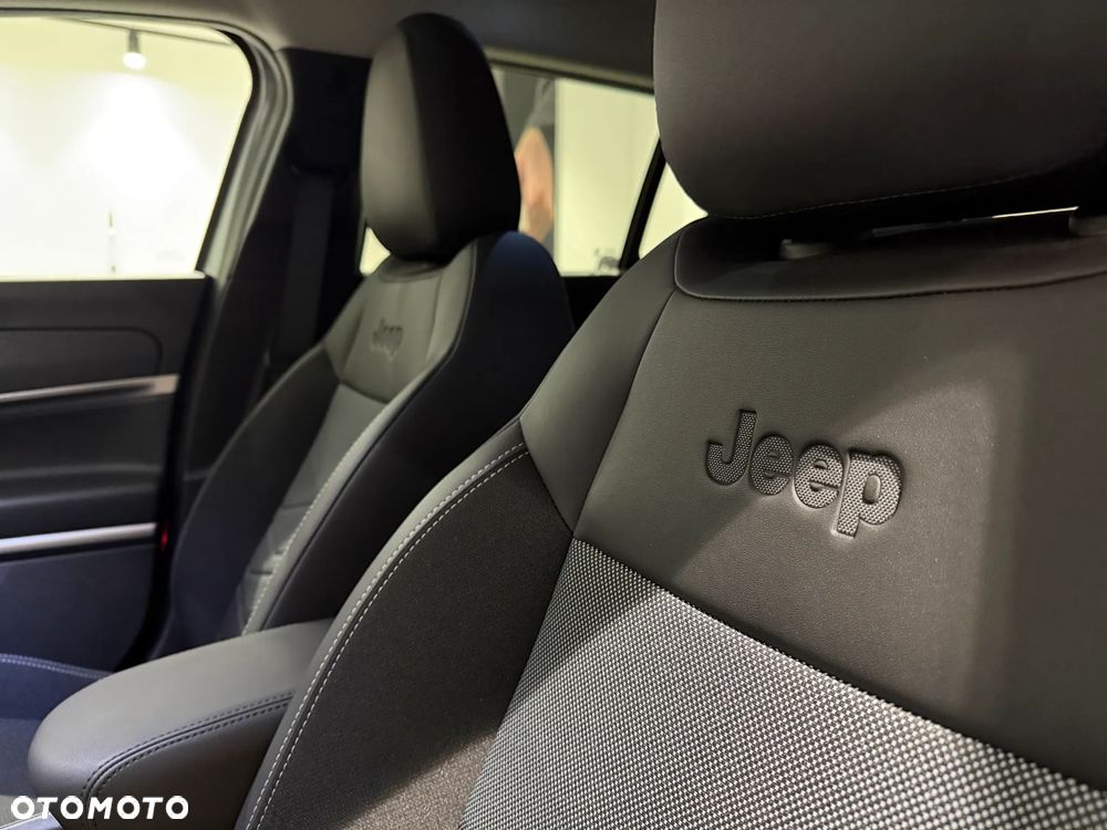 Jeep Avenger 1.2 T3 mHEV Altitude FWD eDCT6 - 19