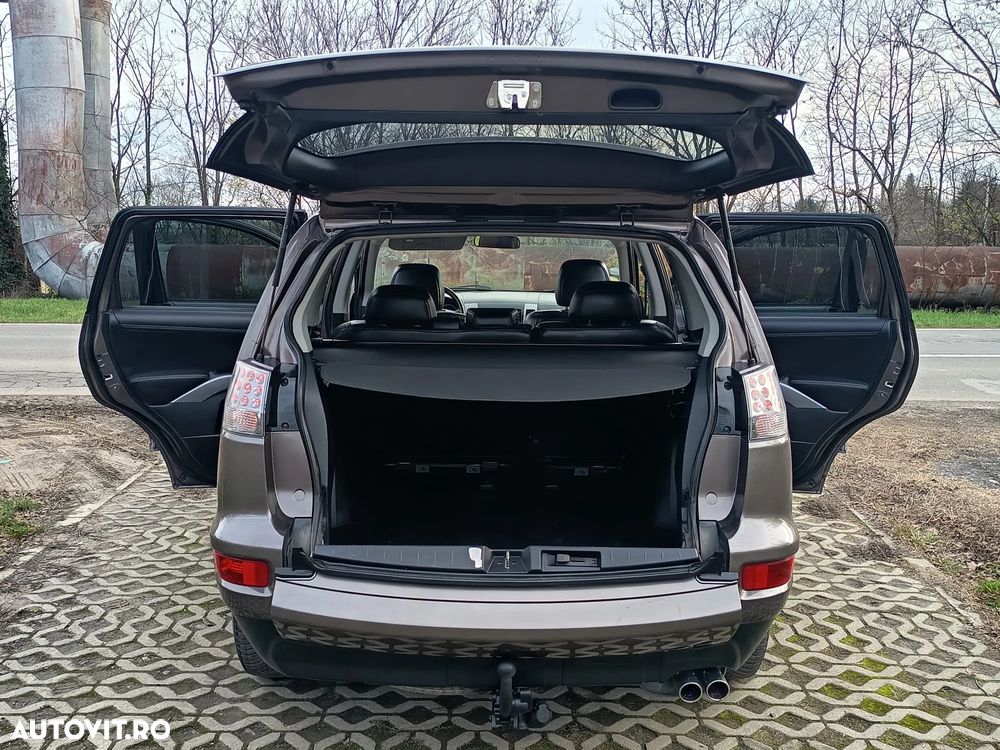 Mitsubishi Outlander - 8