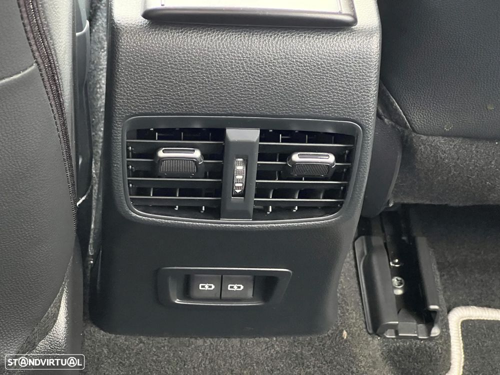 Toyota Corolla SD 1.8 Hybrid Luxury - 16