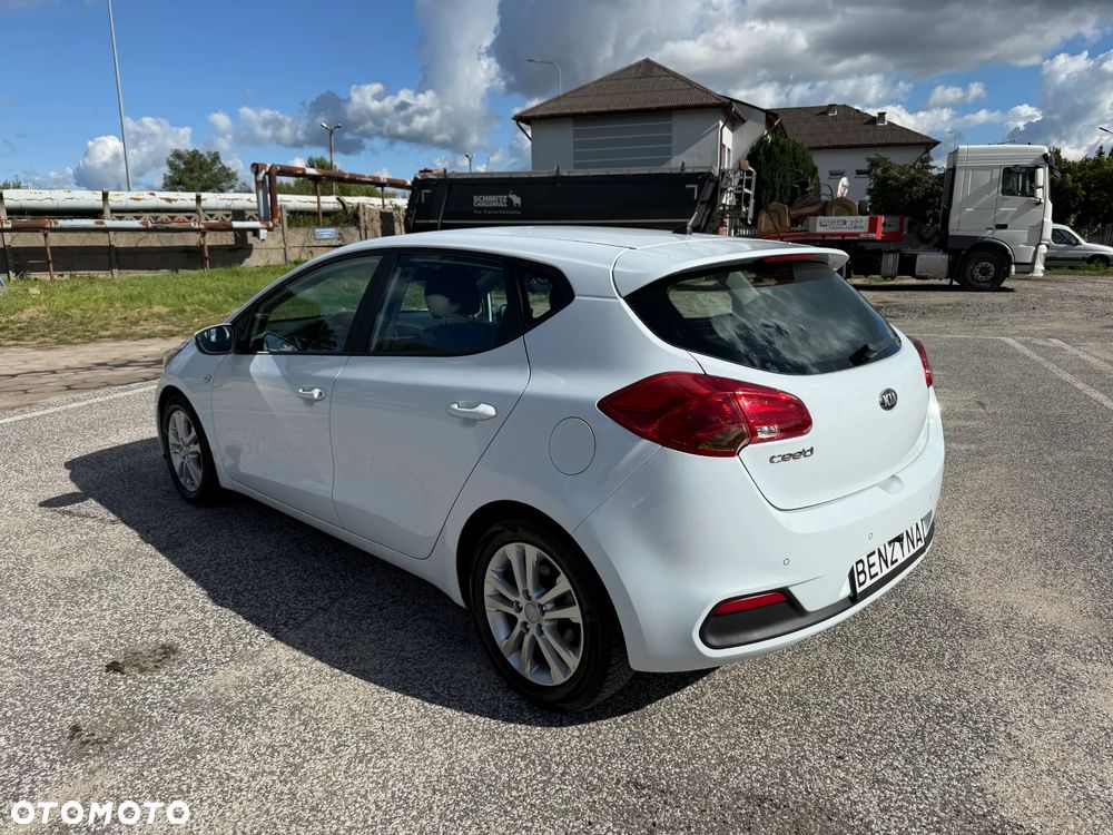 Kia Ceed 1.4 CVVT Dream-Team Edition - 33