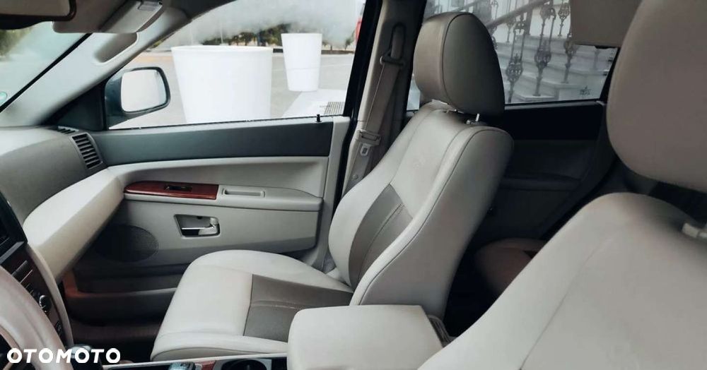 Jeep Grand Cherokee - 9