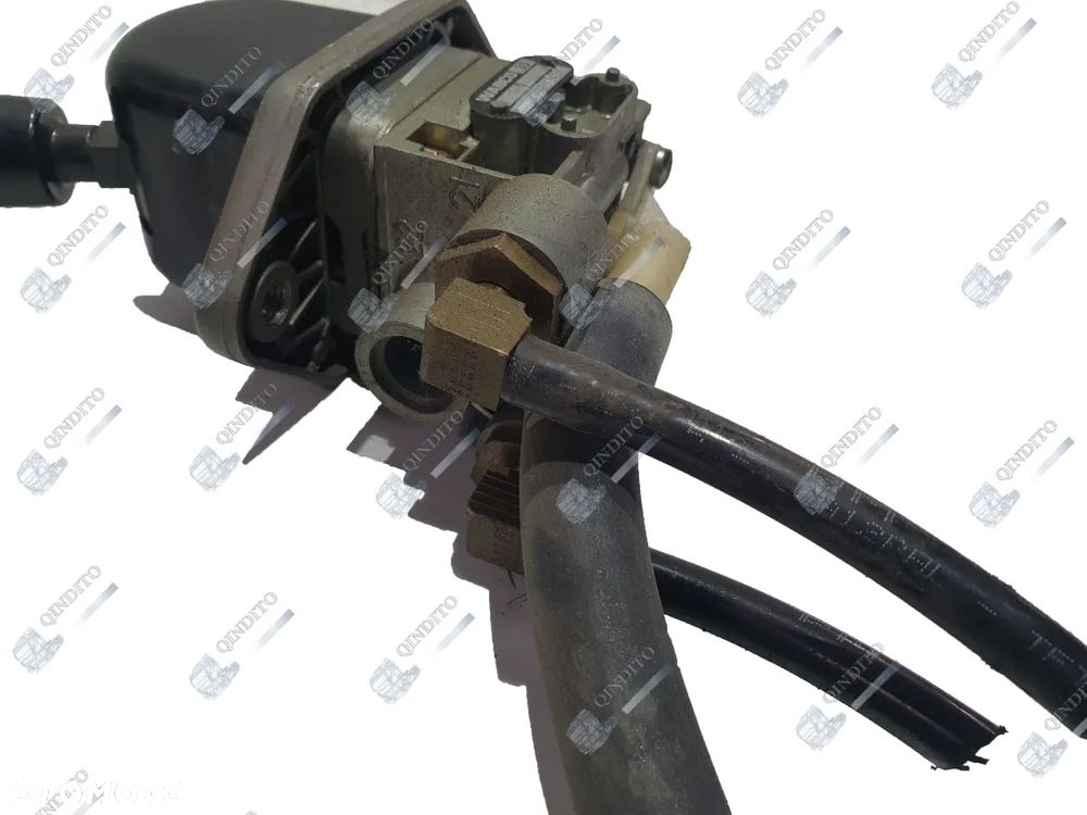DŻWIGNIA ZAWÓR HAMULCA RĘCZNEGO MAN L2000 TGA TGL 9617230190 - 2