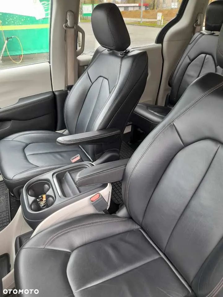 Chrysler Pacifica - 9