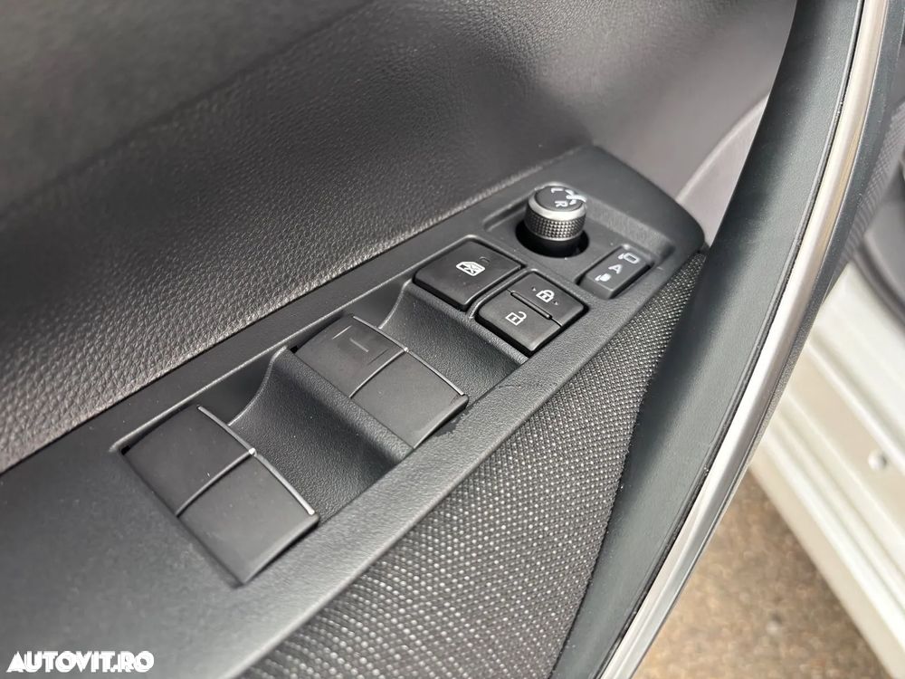 Toyota Corolla 1.8 Hybrid Business Edition - 11