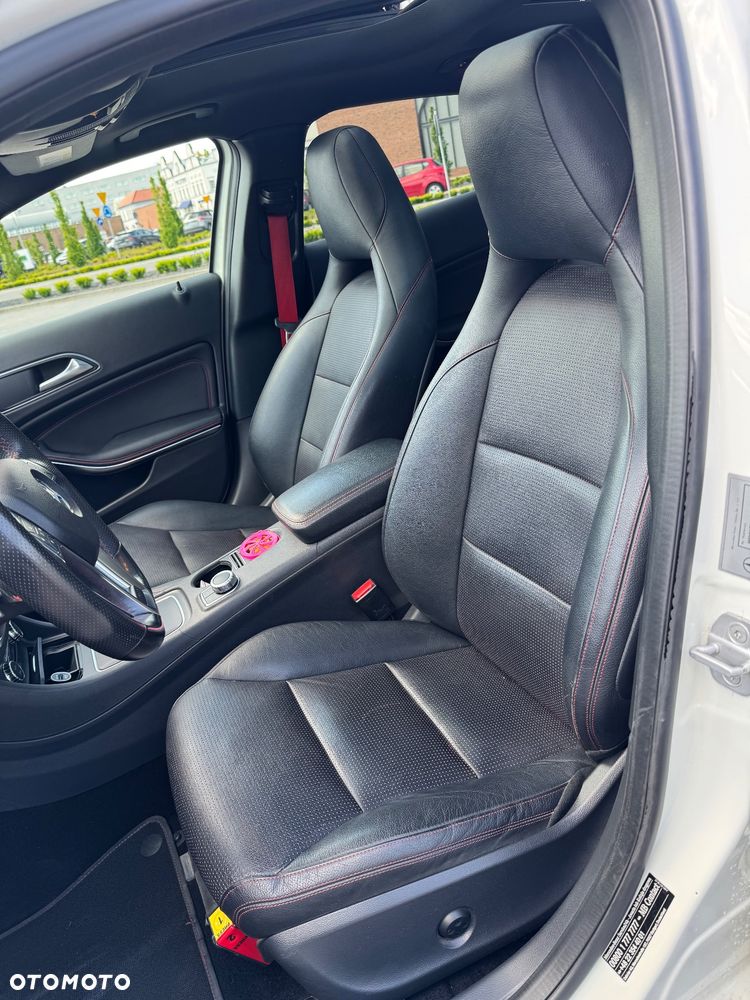 Mercedes-Benz GLA 45 AMG 4-Matic - 12