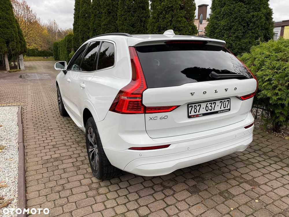 Volvo XC 60 B4 D AWD Geartronic Momentum Pro - 4