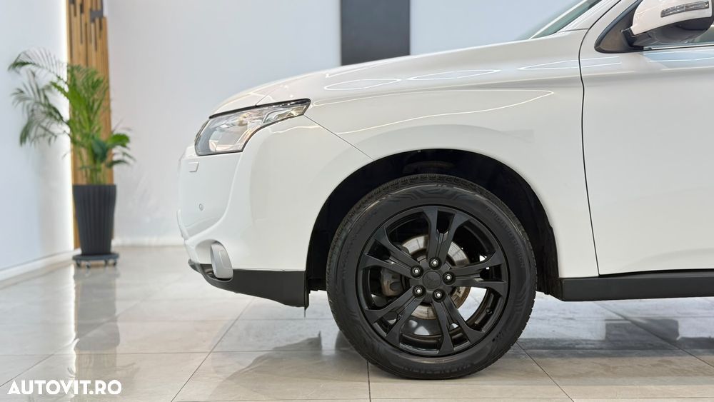 Mitsubishi Outlander - 16