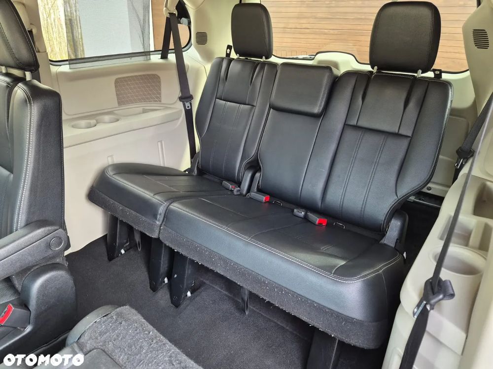 Chrysler Town & Country 3.6 Limited - 11