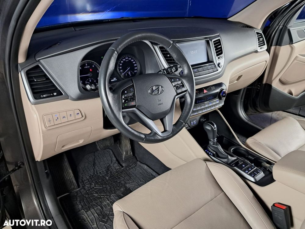 Hyundai Tucson 2.0 CRDI 4WD 6AT Style - 23