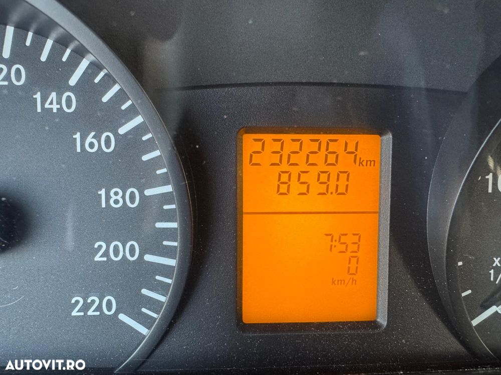 Mercedes-Benz VITO - 13