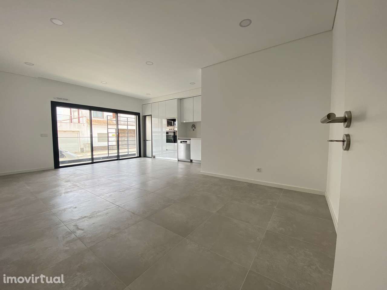 apartamento novo T1 + 1, fração G - com piscina e um lugar de garagem - Grande imagem: 2/27