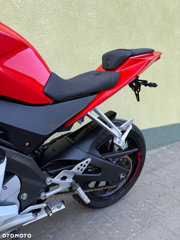 Yamaha YZF - 32