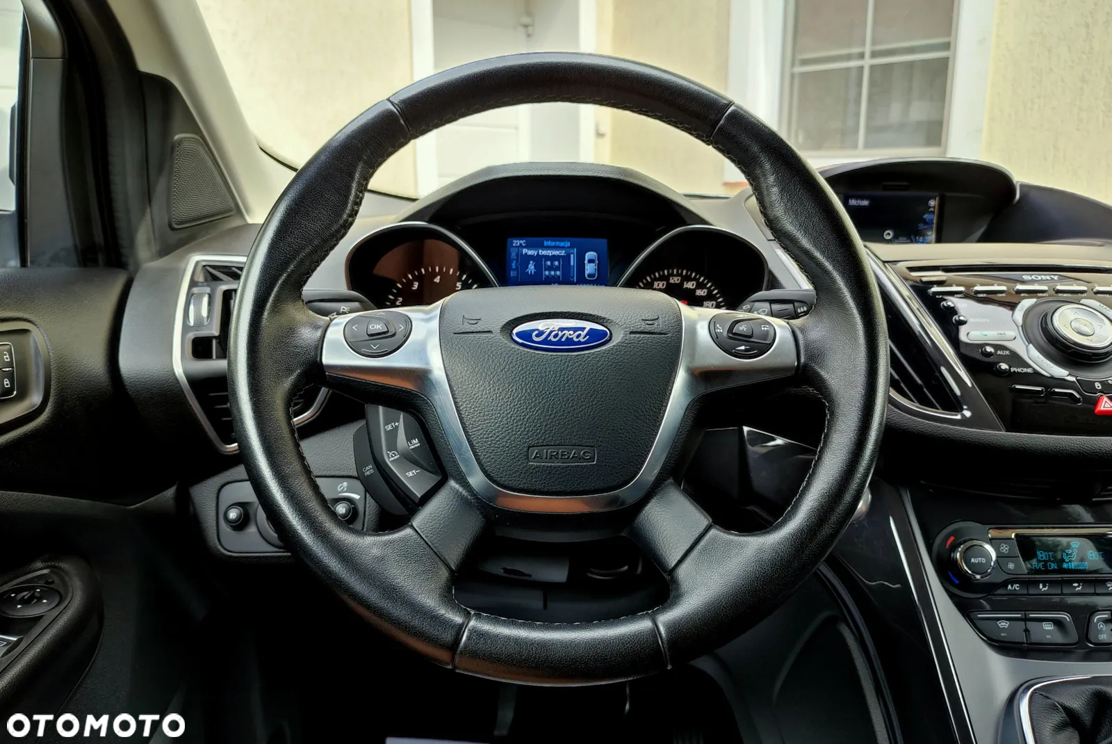 Ford Kuga 1.5 EcoBoost 2x4 ST-Line - 9