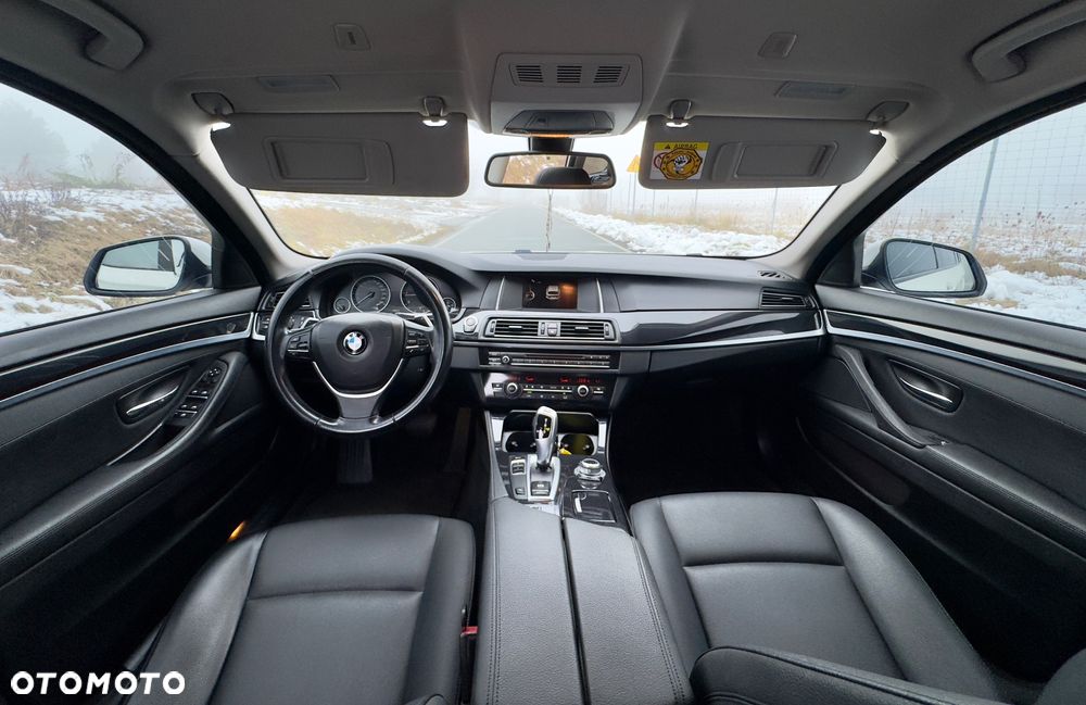BMW Seria 5 520d Luxury Line - 9