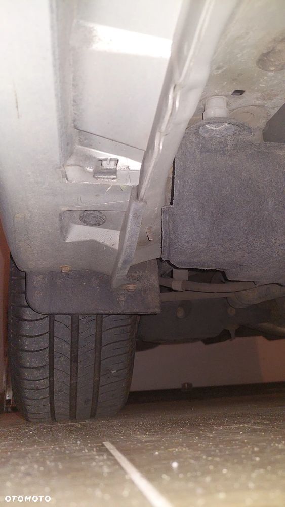 Toyota Avensis 1.8 Premium - 22