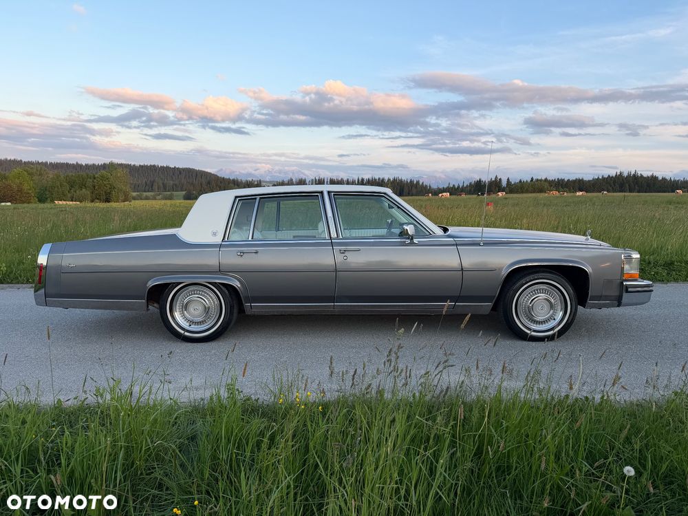 Cadillac Brougham - 11