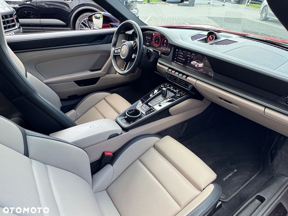 Porsche 911 Carrera T-Hybrid 4 GTS - 21