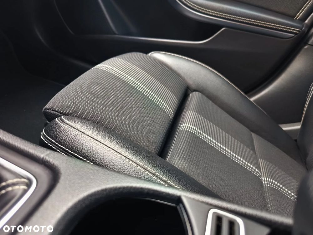 Mercedes-Benz GLA 200 Urban - 20