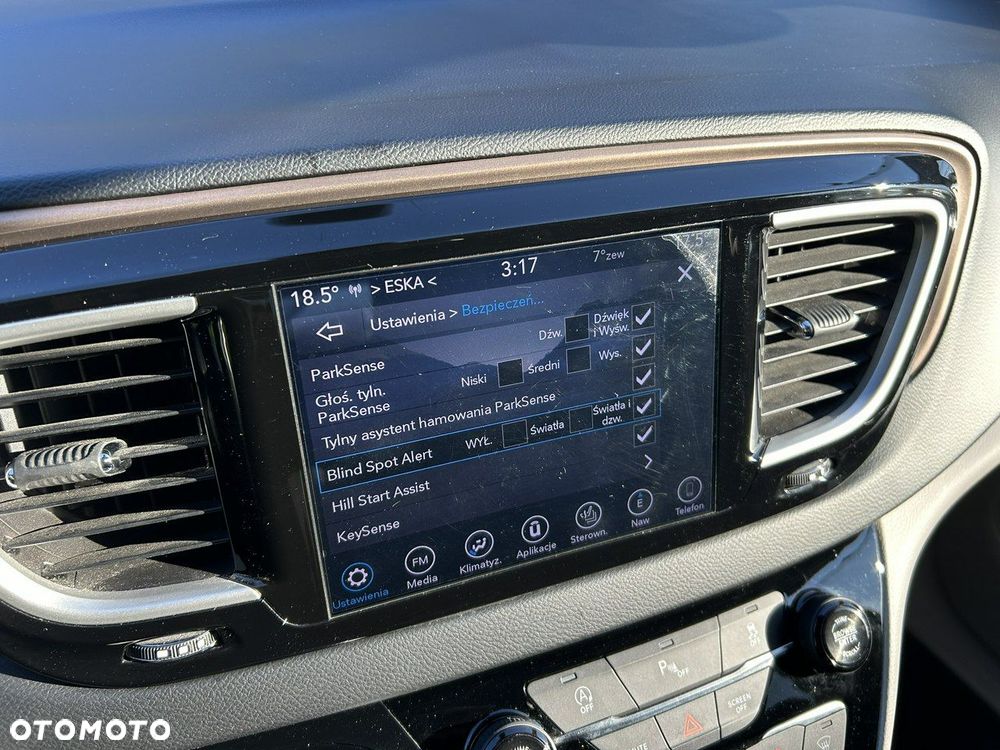 Chrysler Pacifica - 30