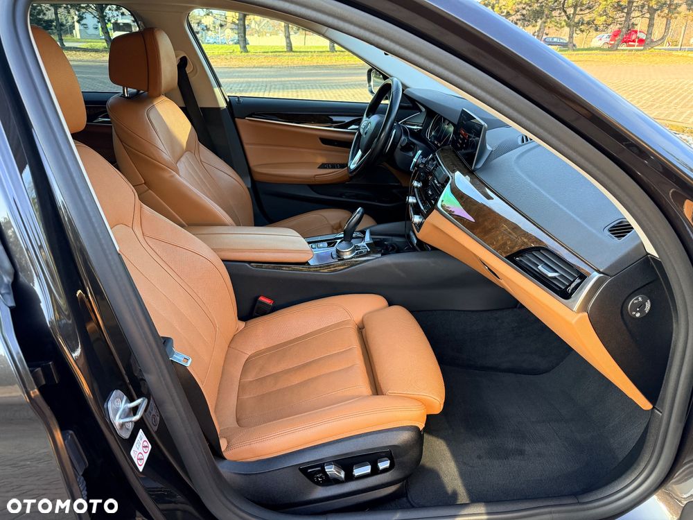 BMW Seria 5 520d Sport Line sport - 17