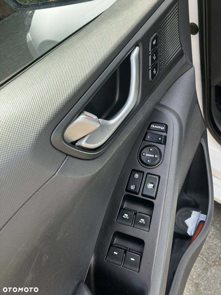 Hyundai IONIQ Hybrid Business - 14
