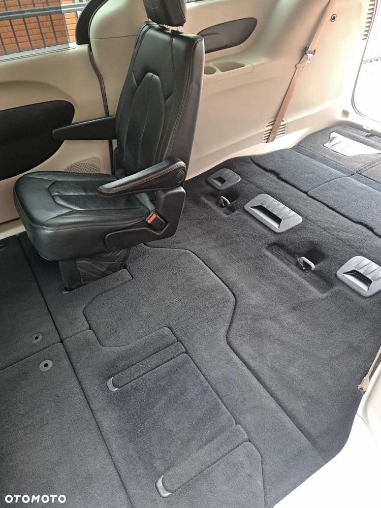 Chrysler Pacifica - 26