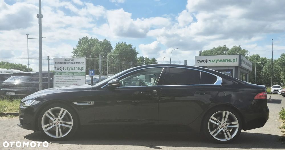 Jaguar XE 2.0 T Pure - 4