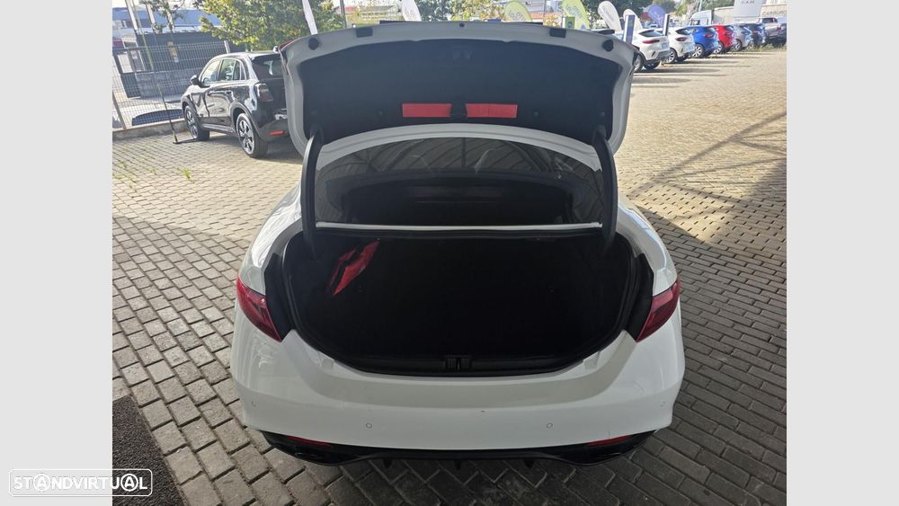 Alfa Romeo Giulia 2.2 D Estrema Q4 AT8 - 11